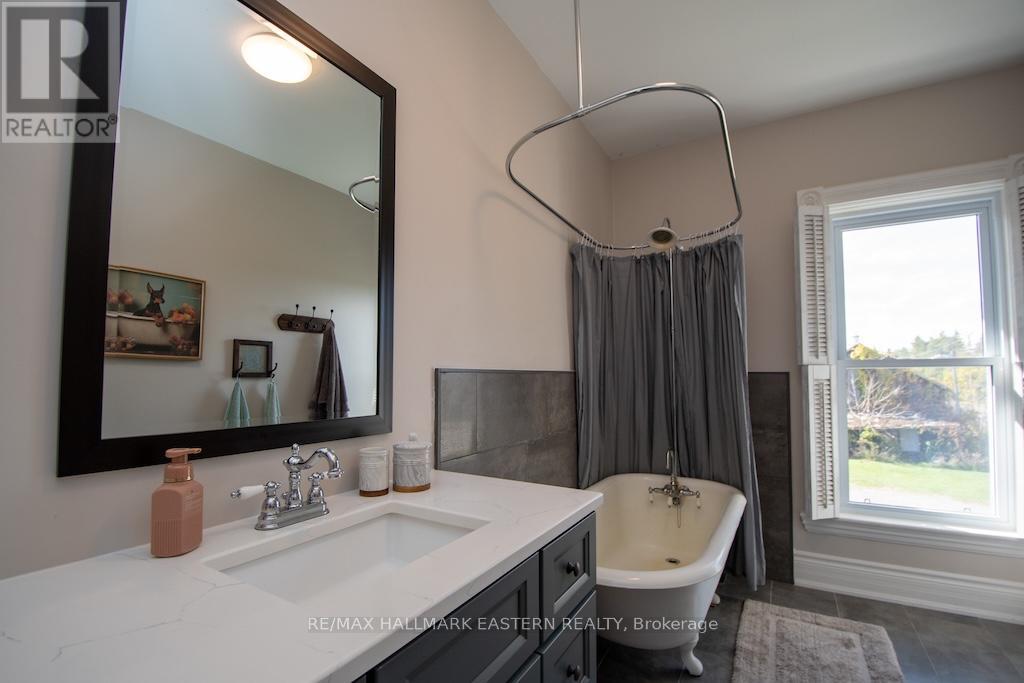 3477 Wallace Point Road, Otonabee-South Monaghan, Ontario  K9J 6Y3 - Photo 32 - X12463813