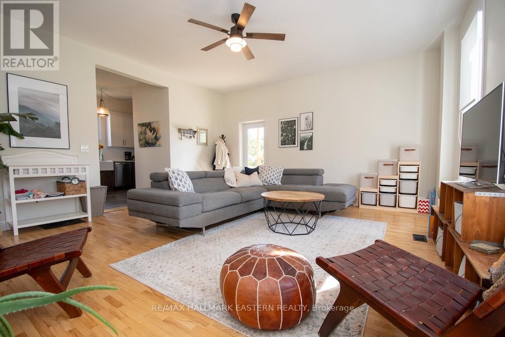 3477 Wallace Point Road, Otonabee-South Monaghan, Ontario  K9J 6Y3 - Photo 9 - X12463813