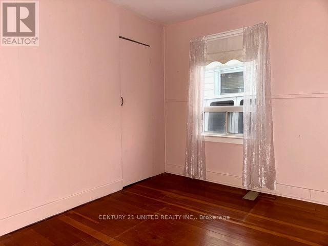 445 Bellevue Street, Peterborough (Northcrest Ward 5), Ontario  K9H 5G5 - Photo 11 - X12464061