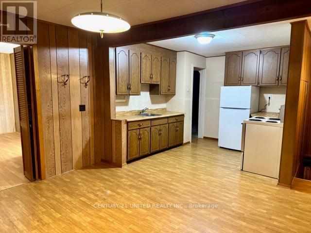 445 Bellevue Street, Peterborough (Northcrest Ward 5), Ontario  K9H 5G5 - Photo 6 - X12464061