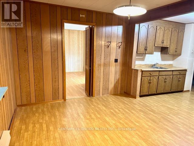 445 Bellevue Street, Peterborough (Northcrest Ward 5), Ontario  K9H 5G5 - Photo 7 - X12464061