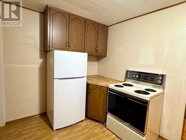 445 Bellevue Street, Peterborough (Northcrest Ward 5), Ontario  K9H 5G5 - Photo 9 - X12464061
