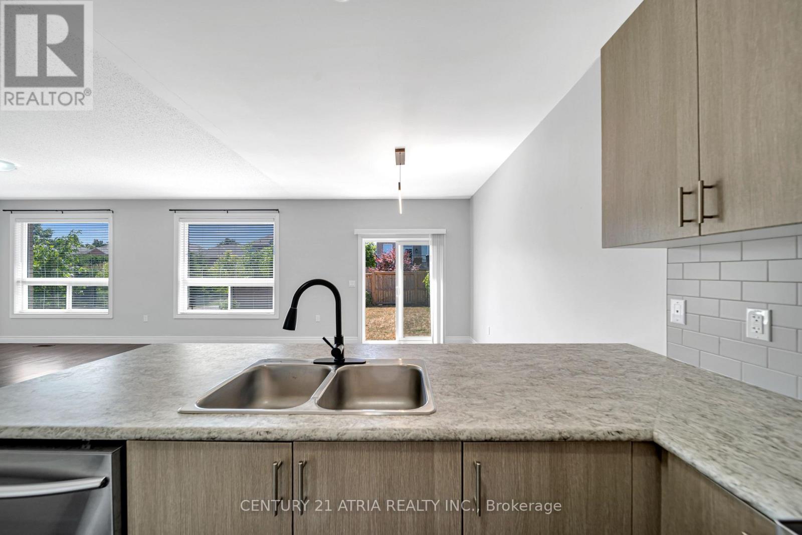 793 Spillsbury Drive, Peterborough (Otonabee Ward 1), Ontario  K9K 1K9 - Photo 10 - X12463890