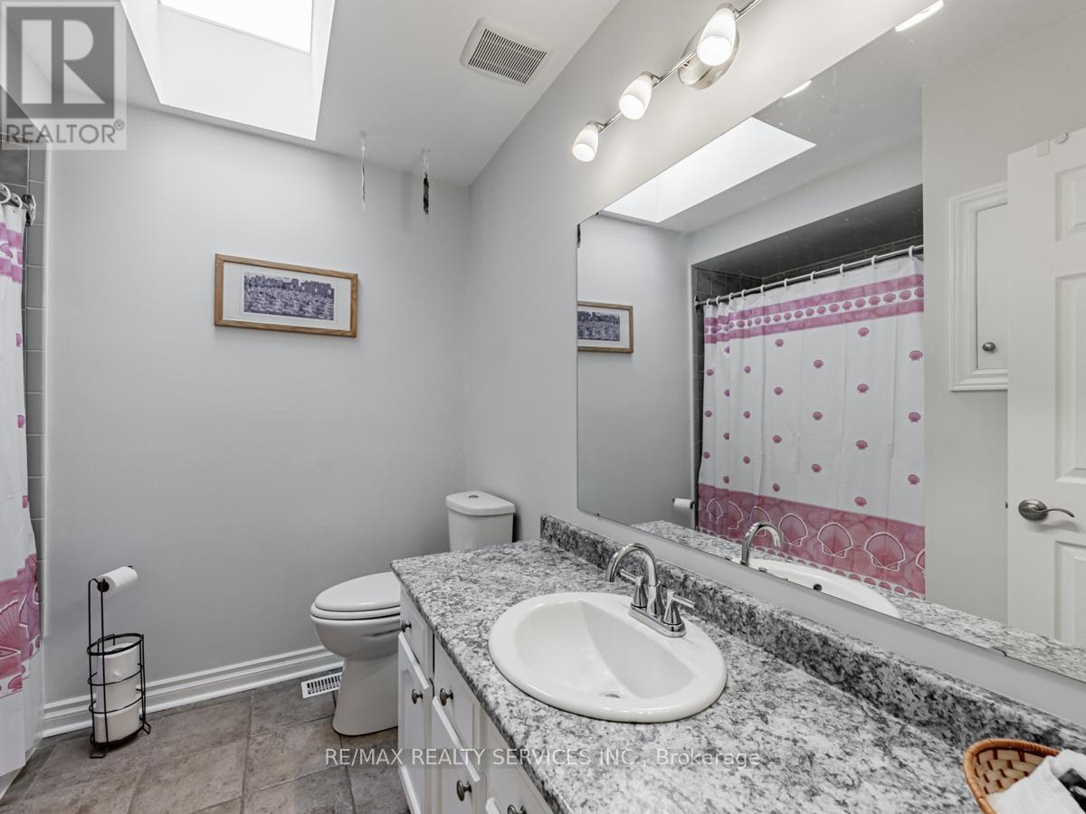 410 Sunset Boulevard, Clarington (Newcastle), Ontario  L1B 1C8 - Photo 12 - E12464104