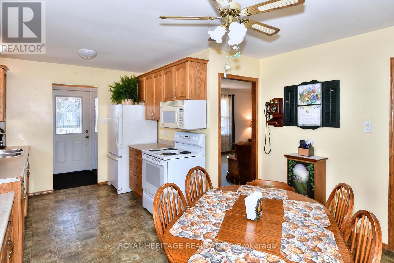 1147 Chemong Road, Peterborough (Northcrest Ward 5), Ontario  K9J 6X2 - Photo 10 - X12464748