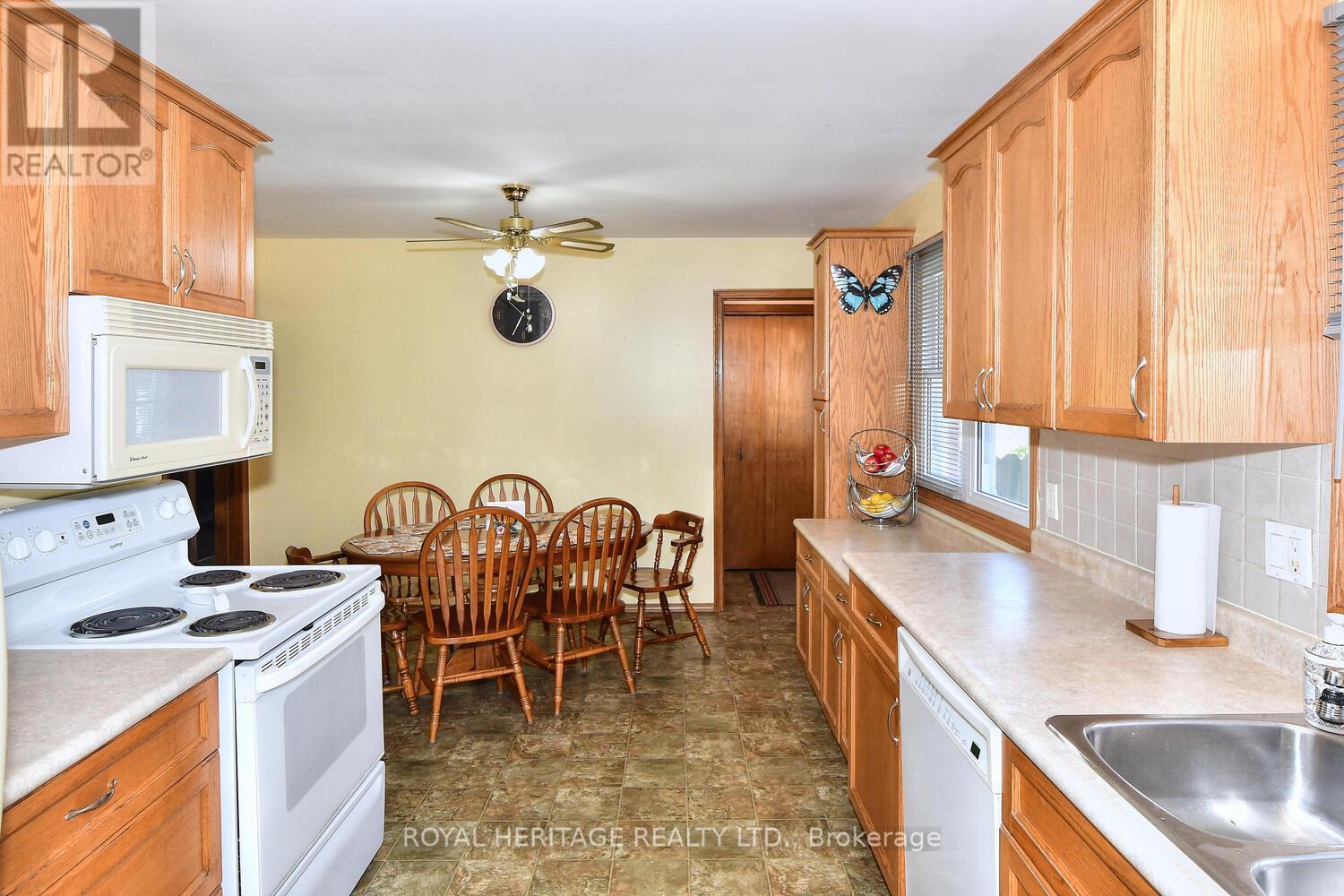 1147 Chemong Road, Peterborough (Northcrest Ward 5), Ontario  K9J 6X2 - Photo 13 - X12464748