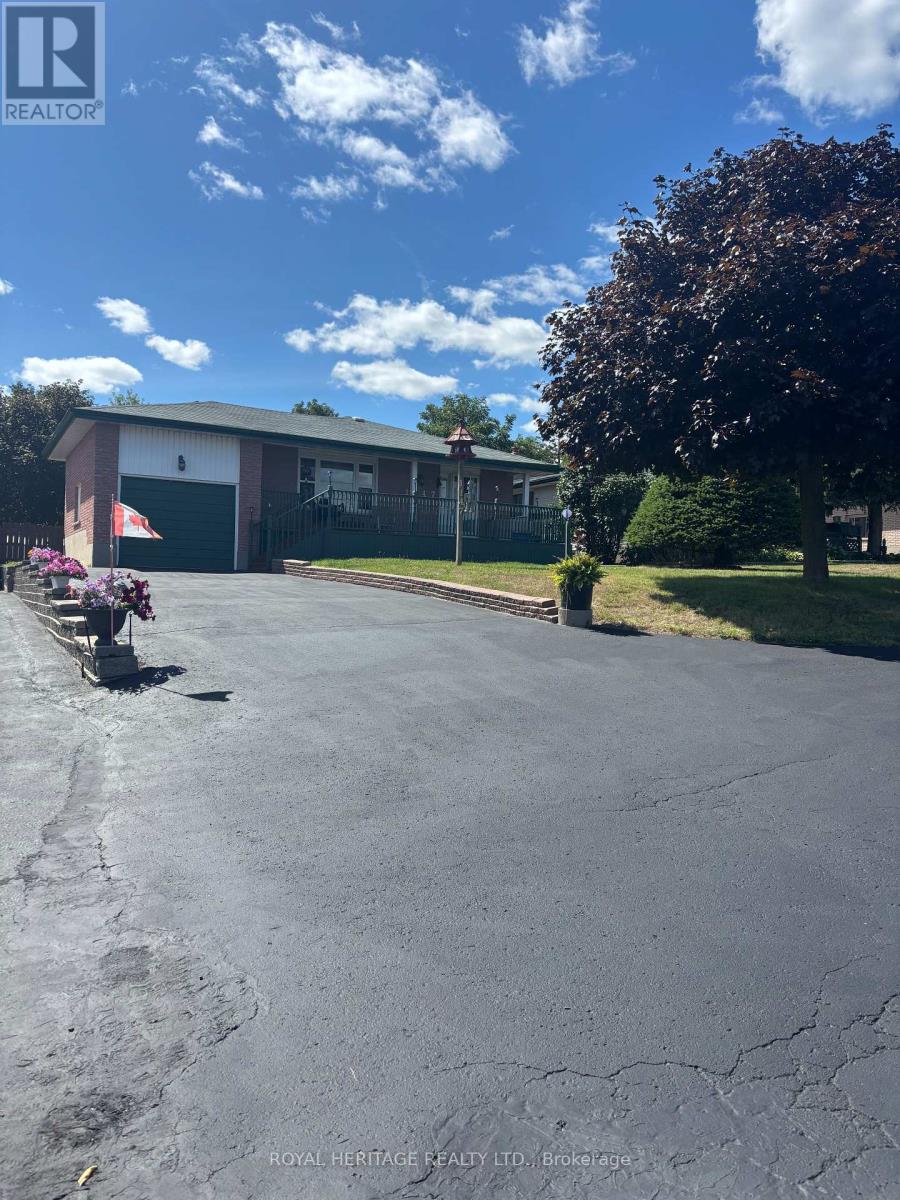 1147 Chemong Road, Peterborough (Northcrest Ward 5), Ontario  K9J 6X2 - Photo 2 - X12464748