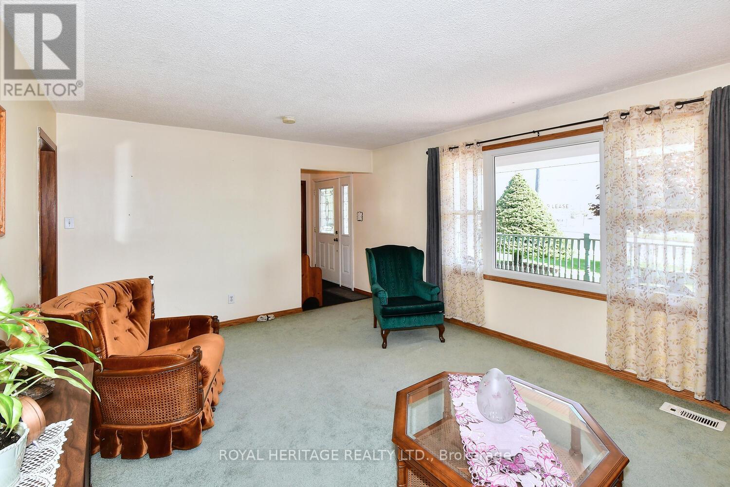 1147 Chemong Road, Peterborough (Northcrest Ward 5), Ontario  K9J 6X2 - Photo 8 - X12464748