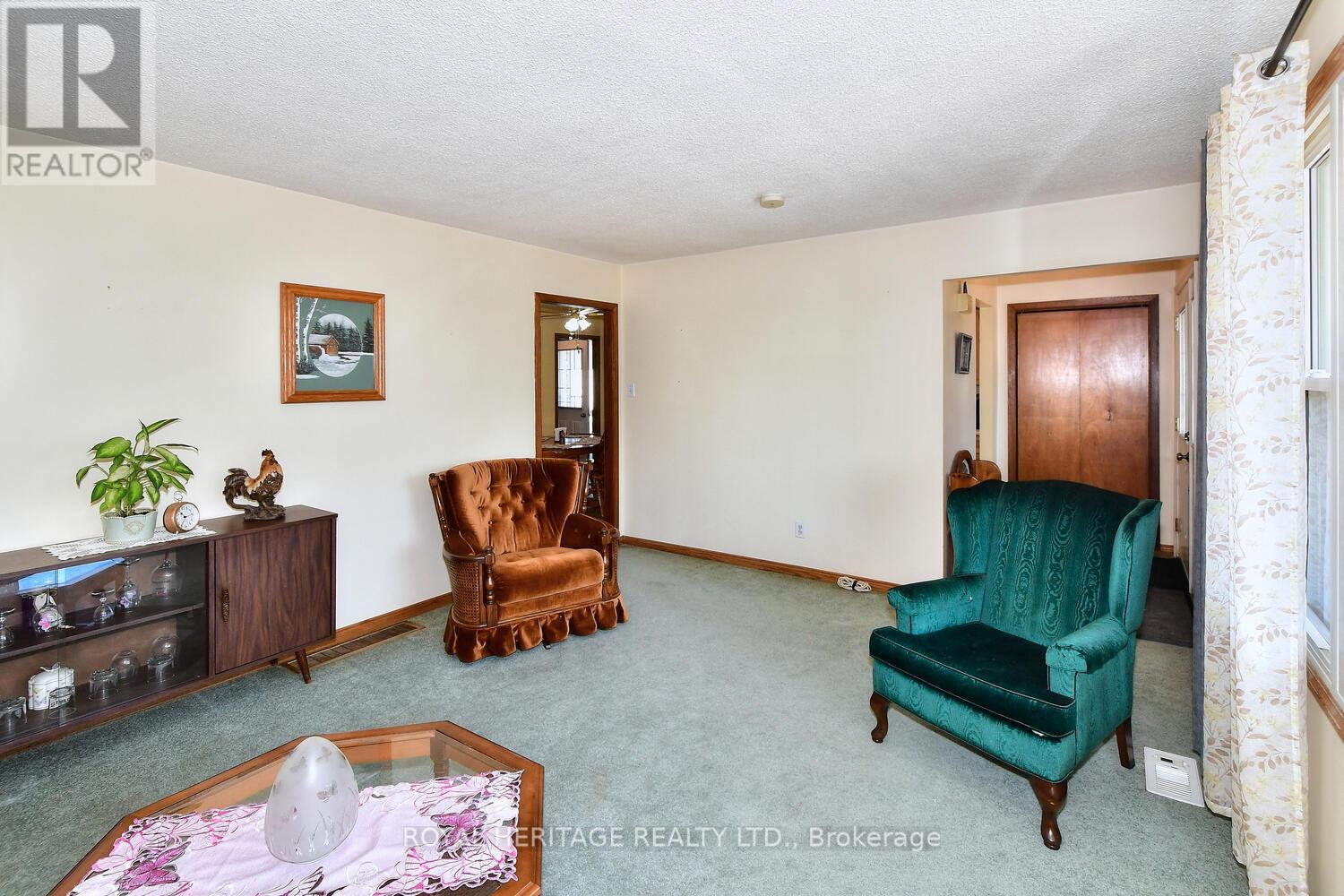 1147 Chemong Road, Peterborough (Northcrest Ward 5), Ontario  K9J 6X2 - Photo 9 - X12464748