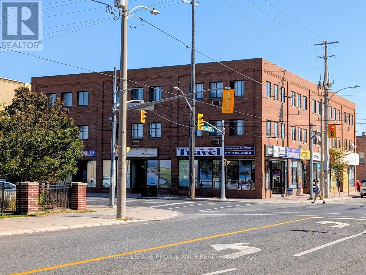 230 Charlotte Street, Peterborough (Town Ward 3), Ontario  K9J 2T8 - Photo 3 - X12464846