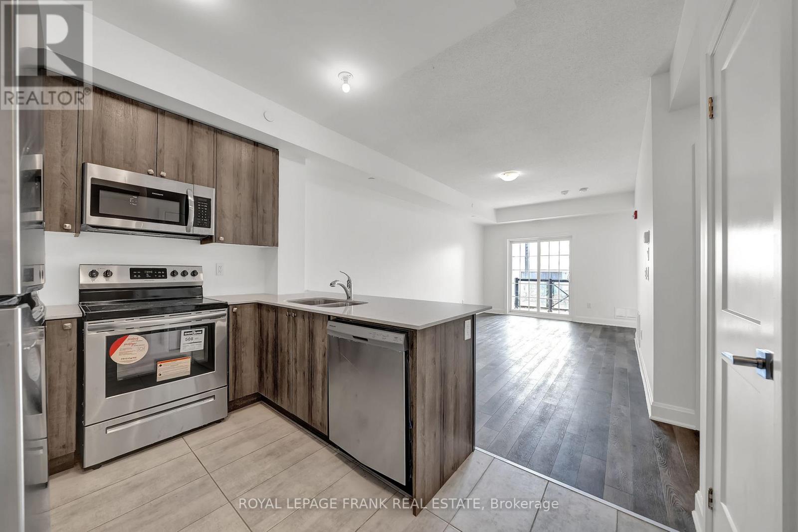 216 - 50 Lakebreeze Drive, Clarington (Newcastle), Ontario  L1B 0V9 - Photo 2 - E12464887