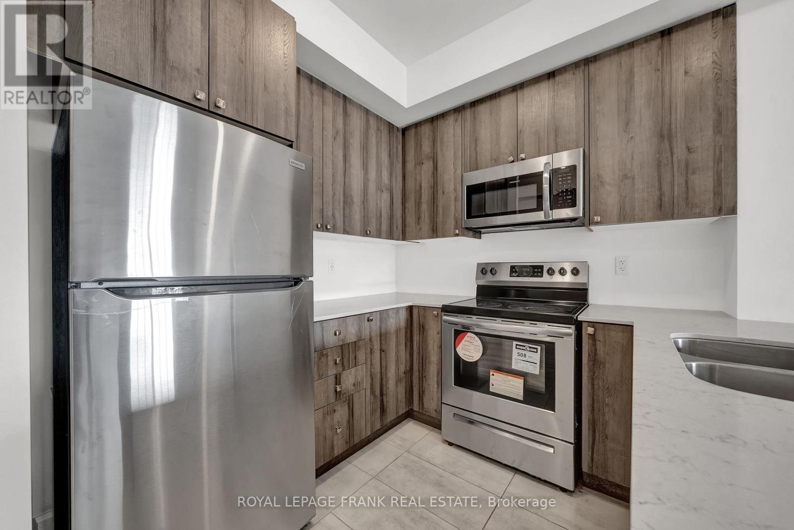 216 - 50 Lakebreeze Drive, Clarington (Newcastle), Ontario  L1B 0V9 - Photo 3 - E12464887