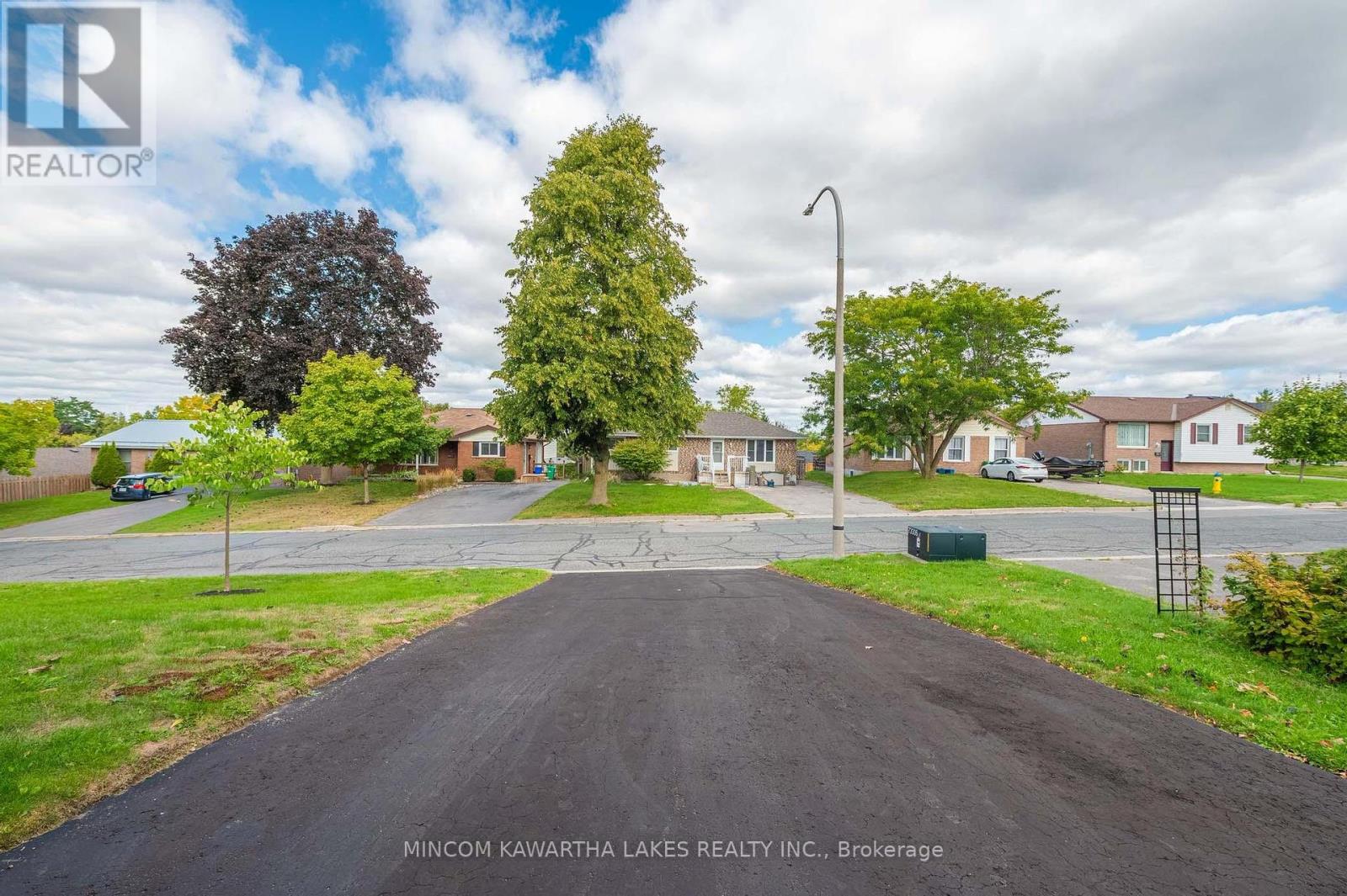 919 Sydenham Road, Peterborough (Ashburnham Ward 4), Ontario  K9J 1K5 - Photo 7 - X12464905