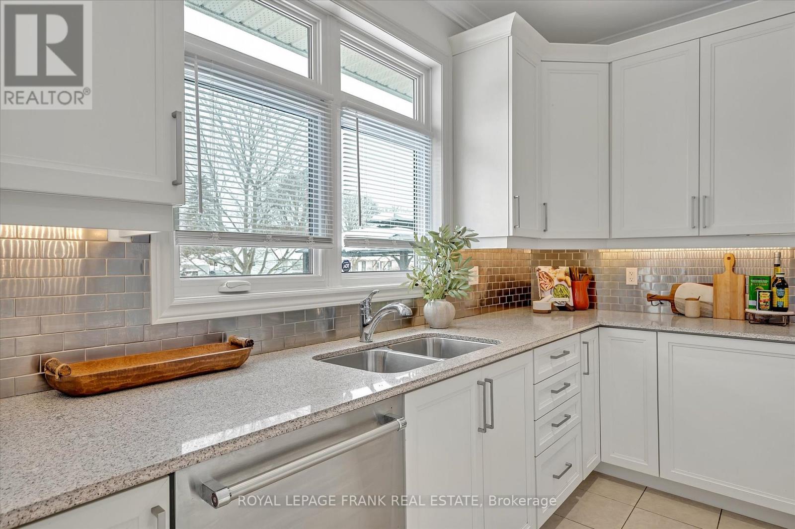 8 - 24 Brinton Drive, Peterborough (Otonabee Ward 1), Ontario  K9J 8S8 - Photo 17 - X12464993