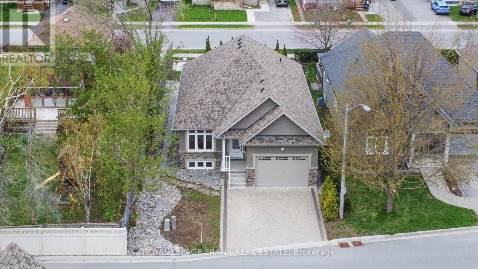 8 - 24 Brinton Drive, Peterborough (Otonabee Ward 1), Ontario  K9J 8S8 - Photo 3 - X12464993