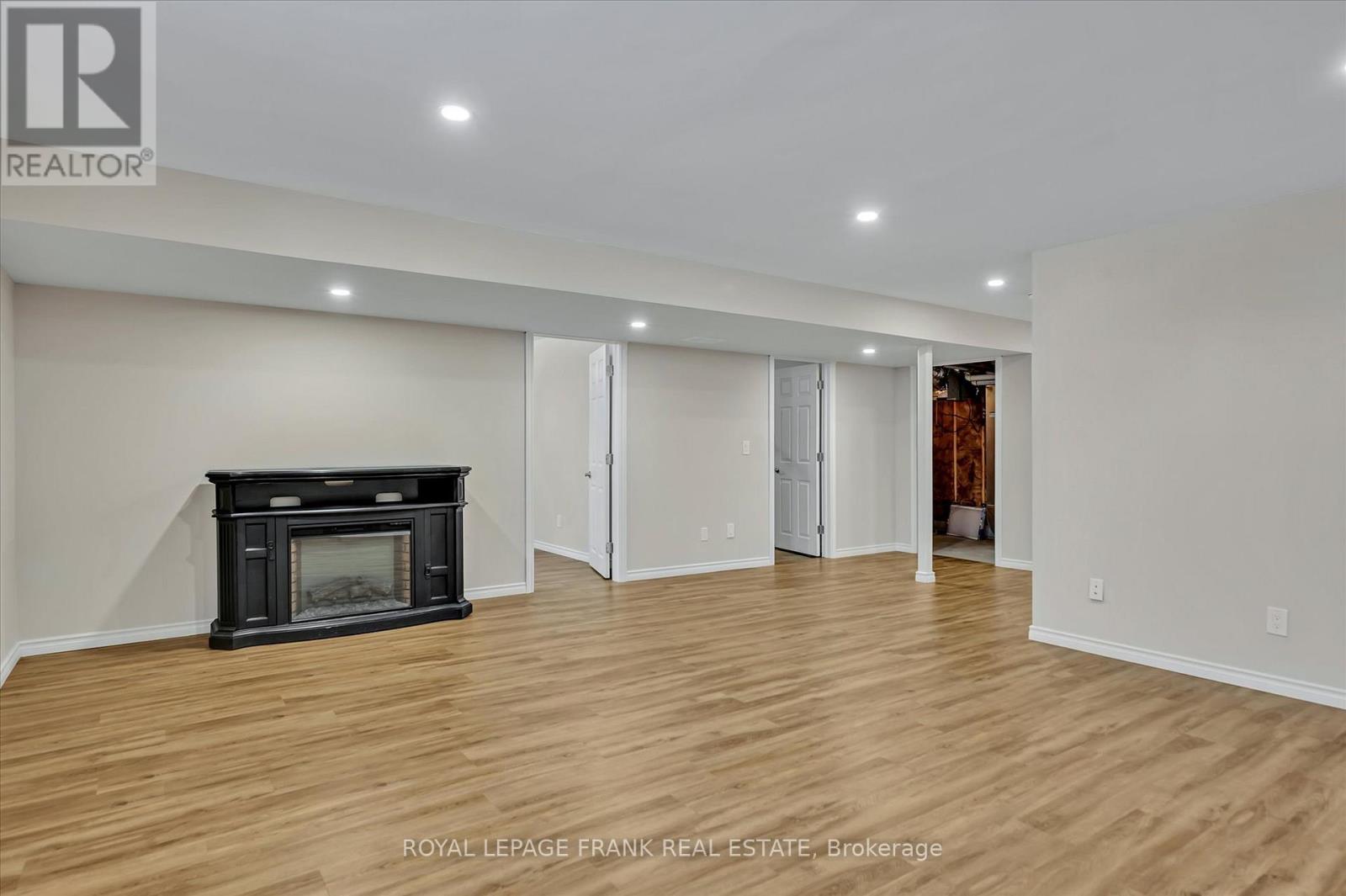 8 - 24 Brinton Drive, Peterborough (Otonabee Ward 1), Ontario  K9J 8S8 - Photo 33 - X12464993