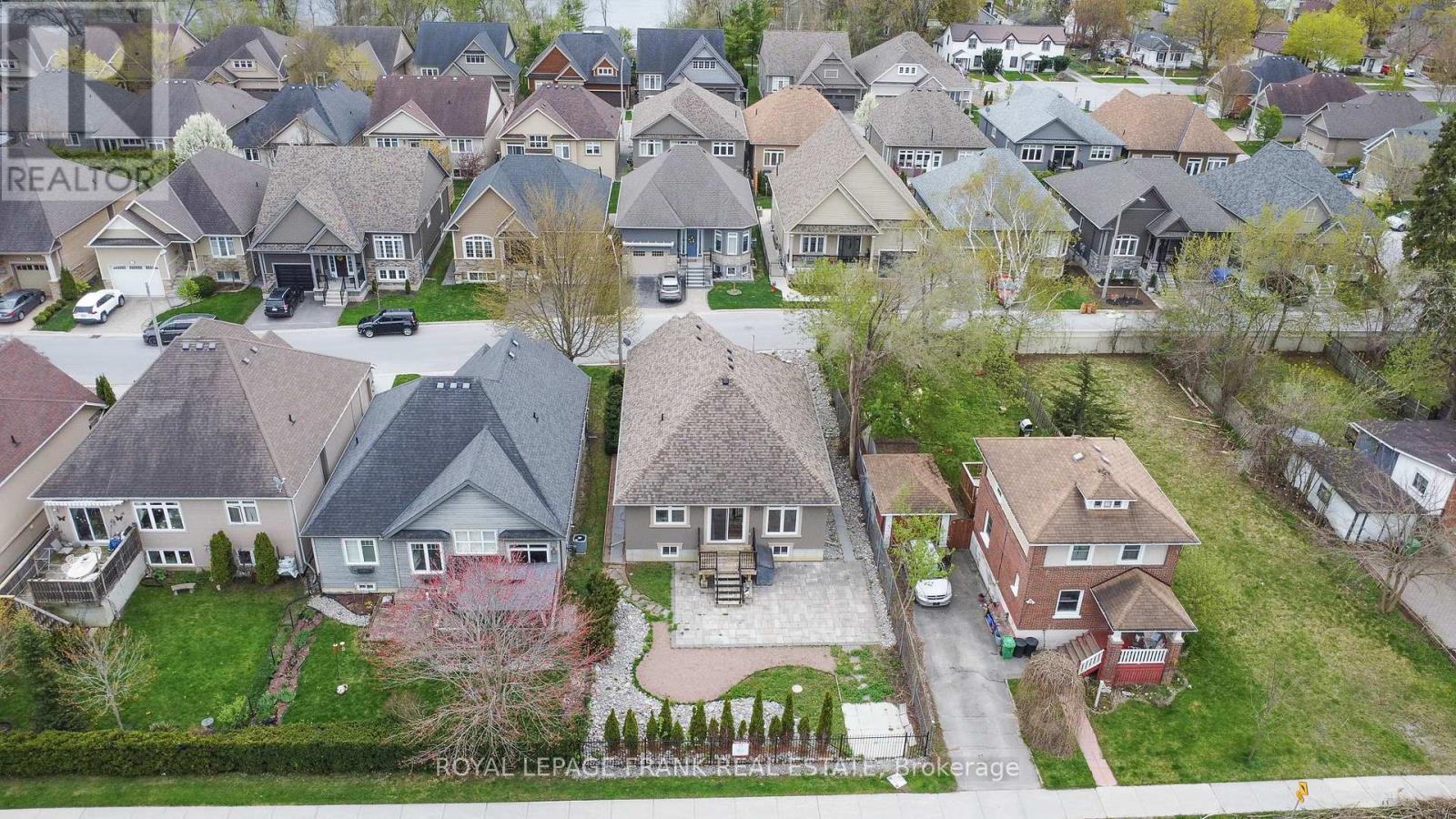 8 - 24 Brinton Drive, Peterborough (Otonabee Ward 1), Ontario  K9J 8S8 - Photo 4 - X12464993