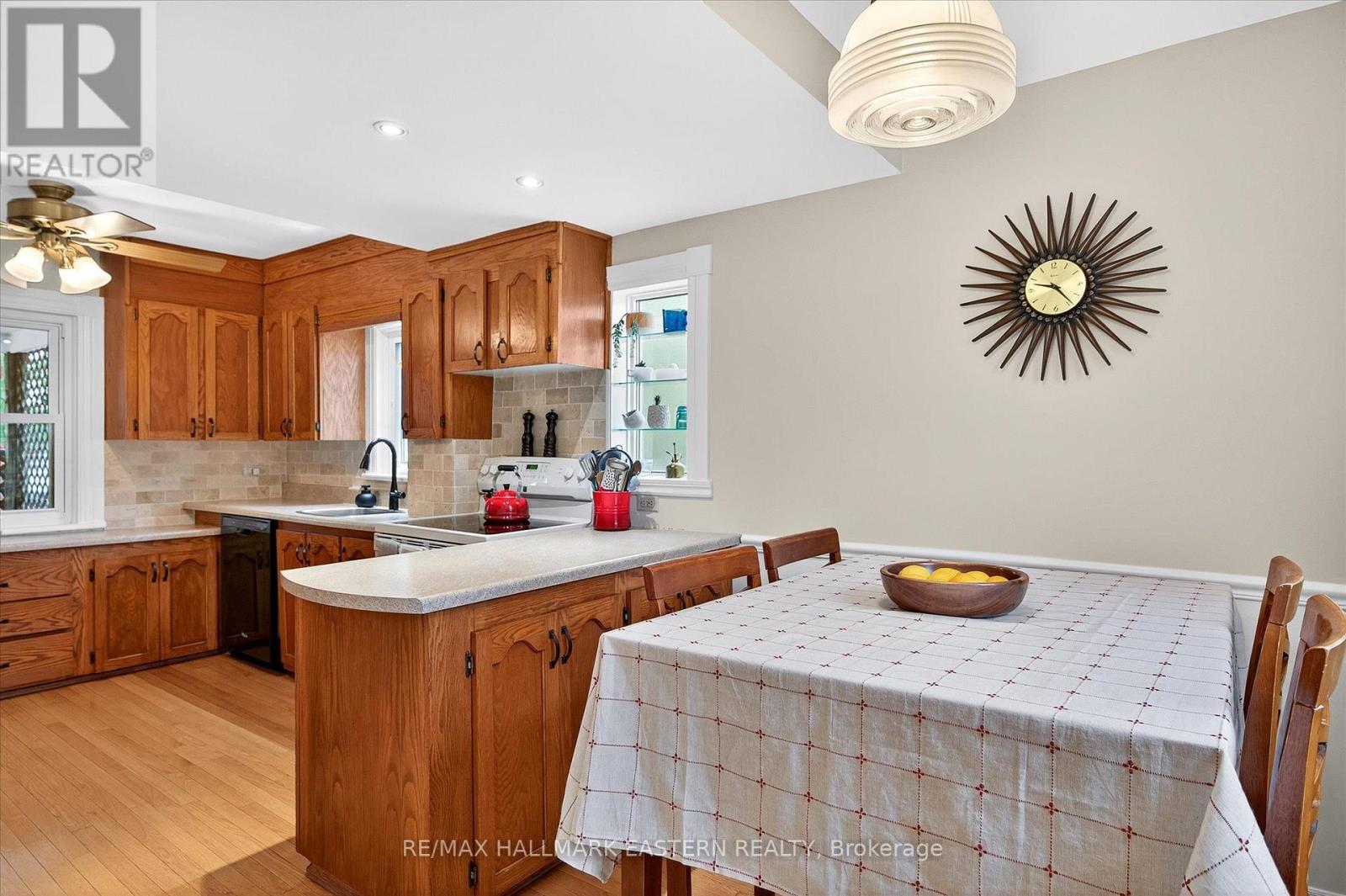 14 Alexander Avenue, Peterborough (Monaghan Ward 2), Ontario  K9J 6B4 - Photo 6 - X12465073