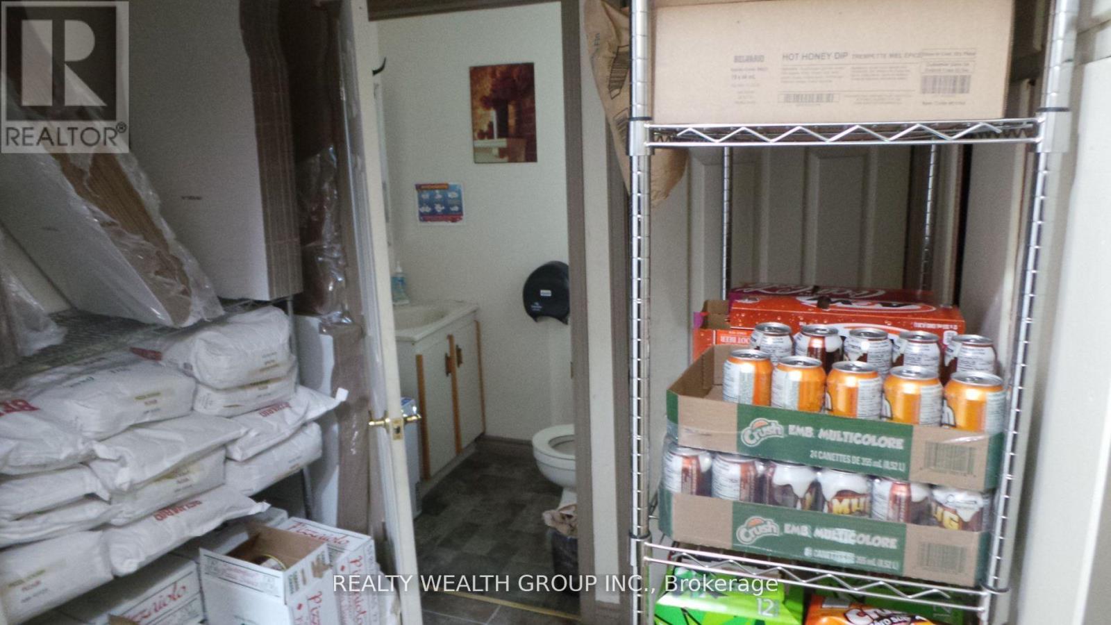 153 Angeline Street N, Kawartha Lakes (Lindsay), Ontario  K9V 4X3 - Photo 10 - X12464934