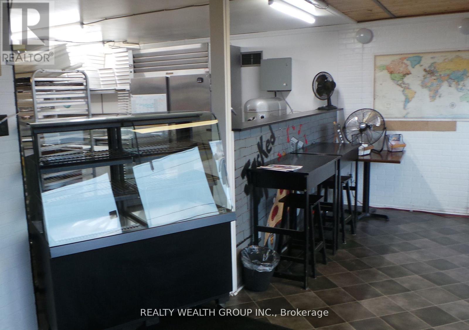 153 Angeline Street N, Kawartha Lakes (Lindsay), Ontario  K9V 4X3 - Photo 4 - X12464934