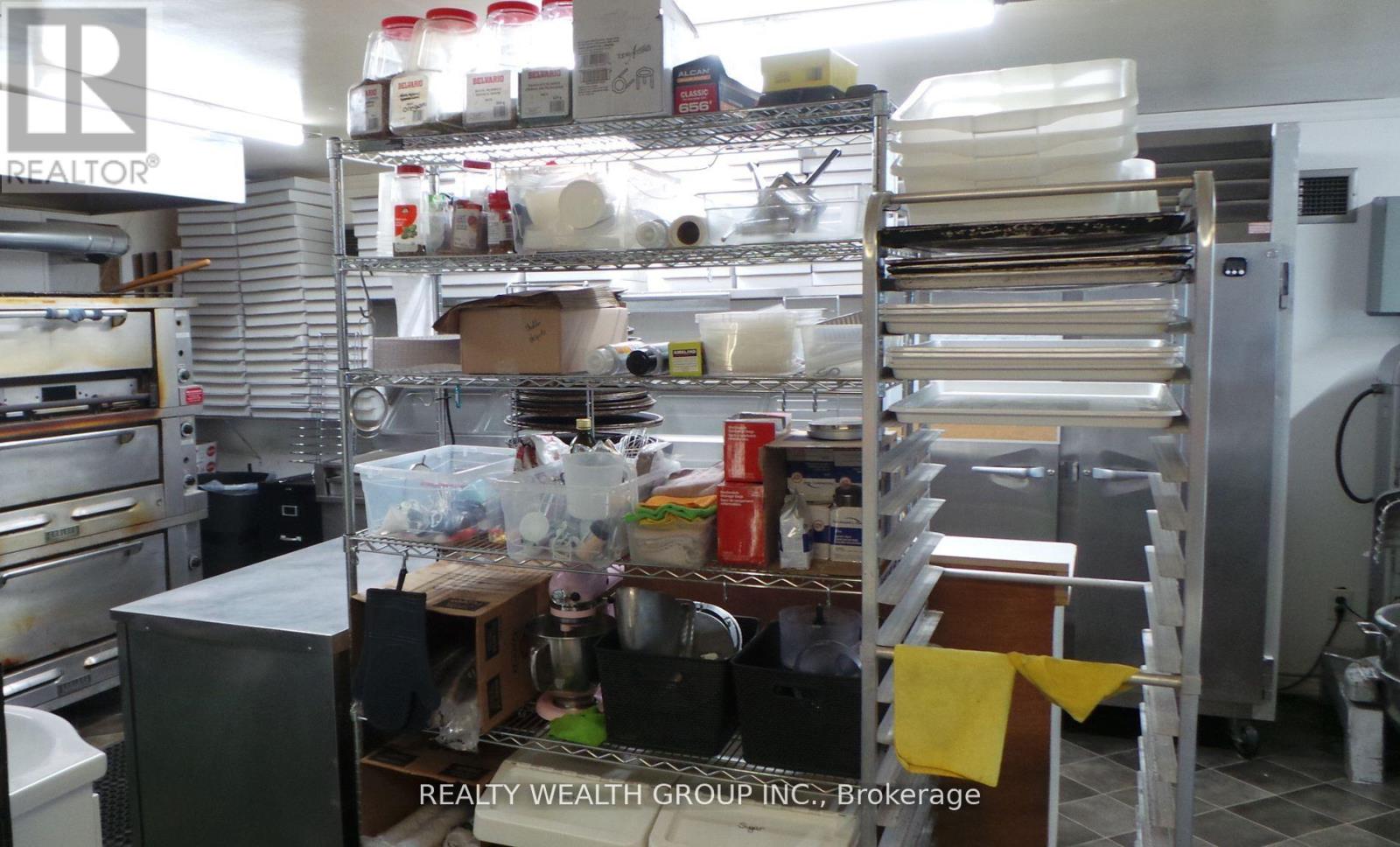 153 Angeline Street N, Kawartha Lakes (Lindsay), Ontario  K9V 4X3 - Photo 6 - X12464934