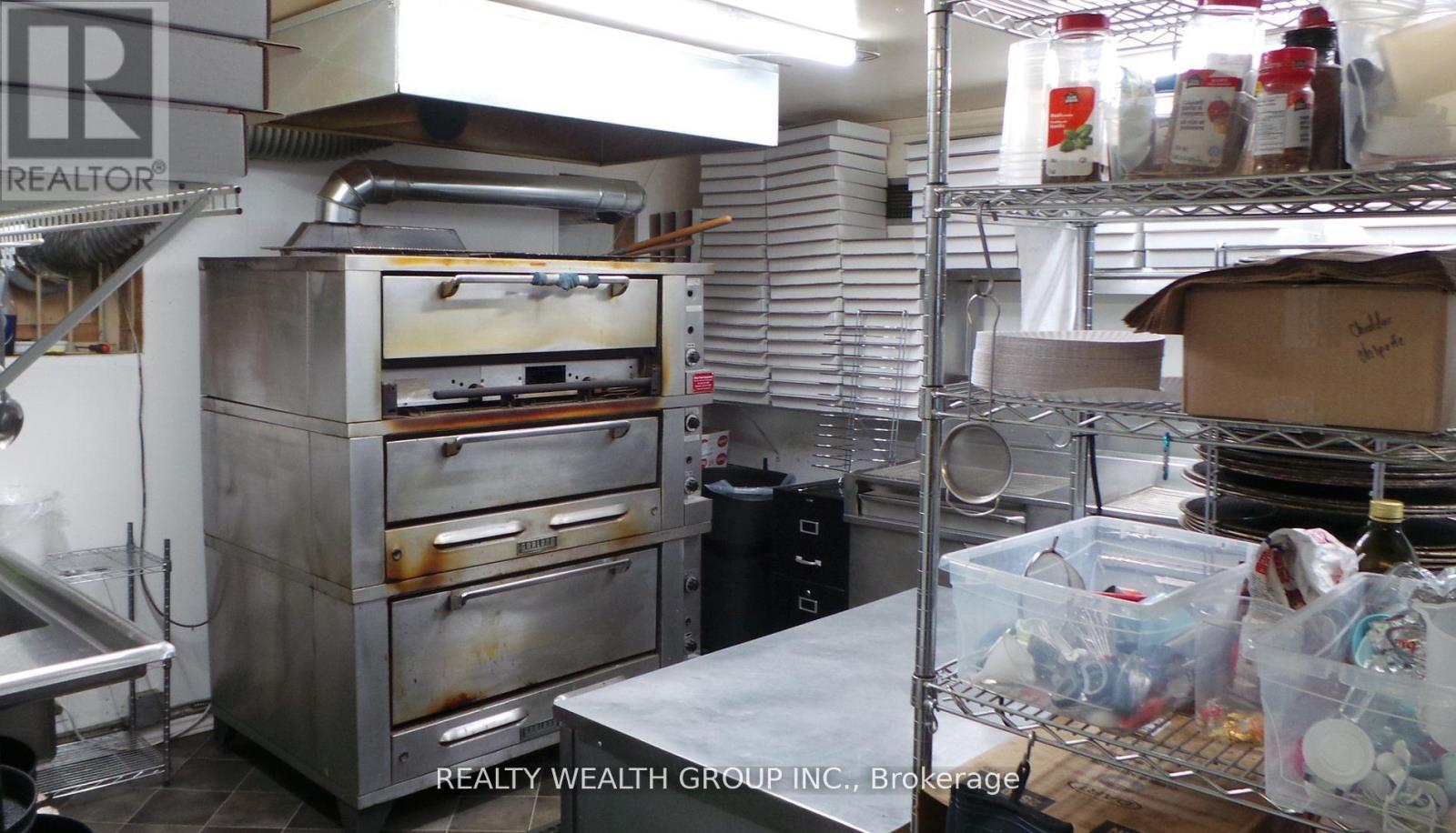 153 Angeline Street N, Kawartha Lakes (Lindsay), Ontario  K9V 4X3 - Photo 7 - X12464934