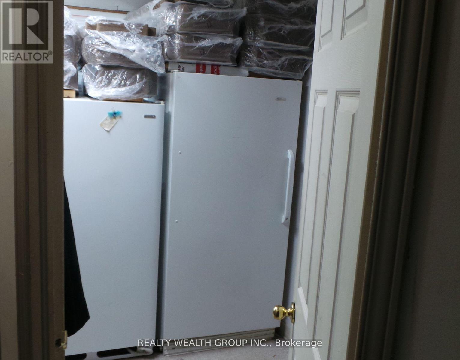 153 Angeline Street N, Kawartha Lakes (Lindsay), Ontario  K9V 4X3 - Photo 9 - X12464934