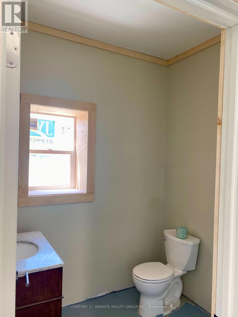 62 Hastings Street N, Bancroft (Bancroft Ward), Ontario  K0L 1C0 - Photo 11 - X12465174