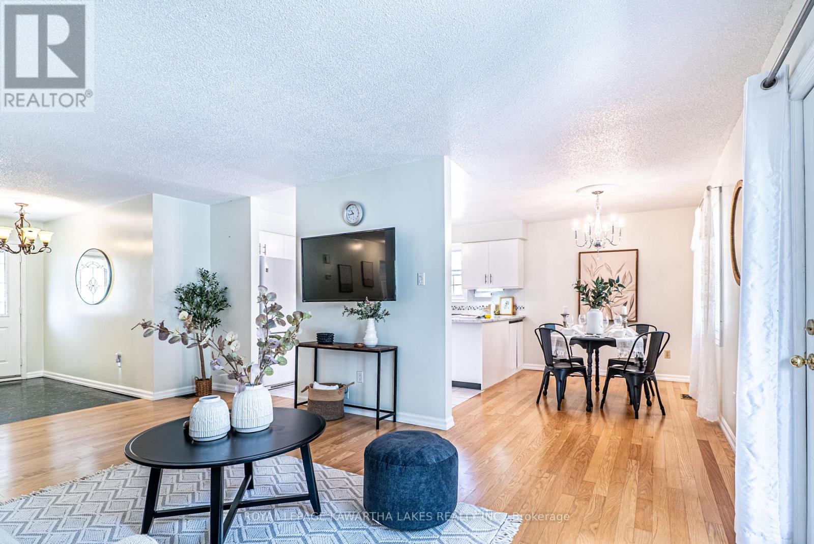 83 Lori Boulevard, Kawartha Lakes (Lindsay), Ontario  K9V 6V7 - Photo 11 - X12465255