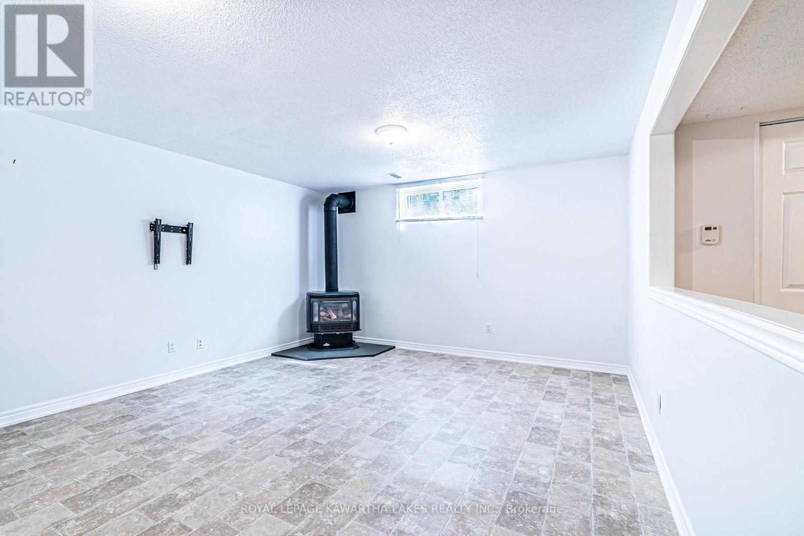 83 Lori Boulevard, Kawartha Lakes (Lindsay), Ontario  K9V 6V7 - Photo 26 - X12465255