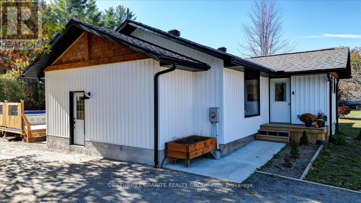 71 Pinegrove Street, Hastings Highlands (Herschel Ward), Ontario  K0L 1C0 - Photo 2 - X12465408