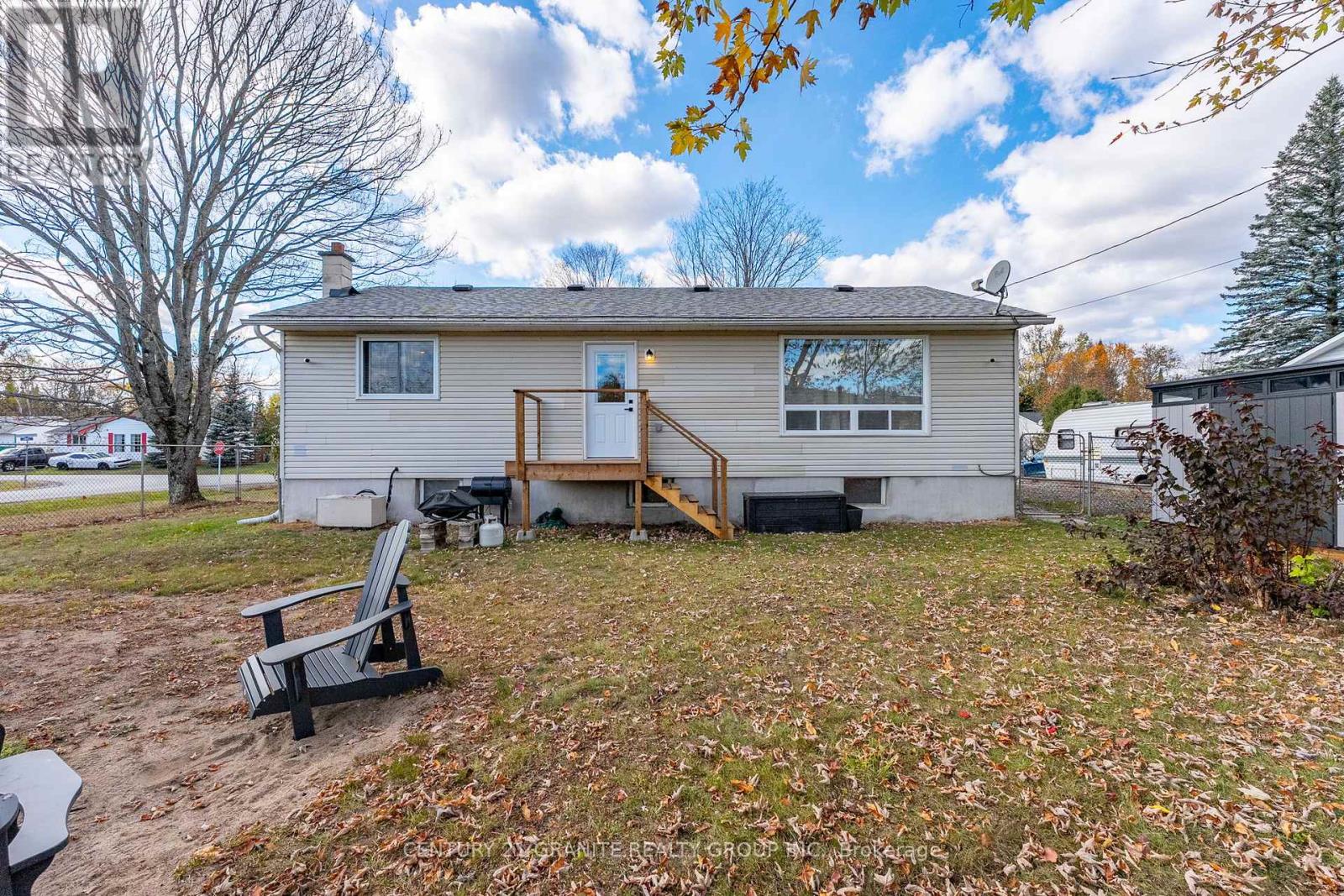 31 Sprucedale Street, Highlands East (Bicroft Ward), Ontario  K0L 1M0 - Photo 37 - X12465476