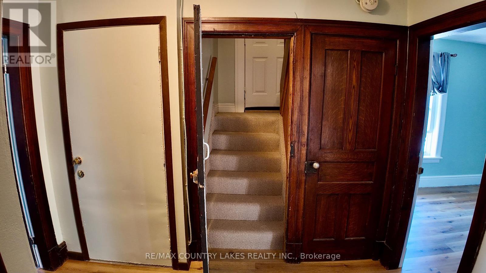 7 Melbourne Street E, Kawartha Lakes (Lindsay), Ontario  K9V 1X2 - Photo 14 - X12465470