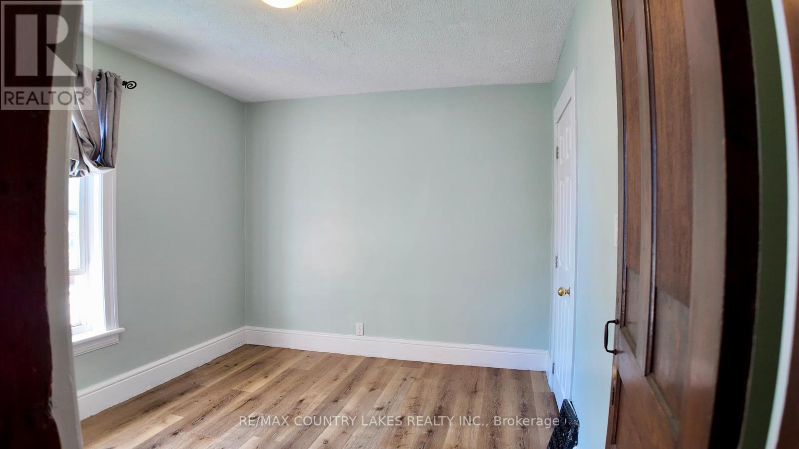 7 Melbourne Street E, Kawartha Lakes (Lindsay), Ontario  K9V 1X2 - Photo 22 - X12465470