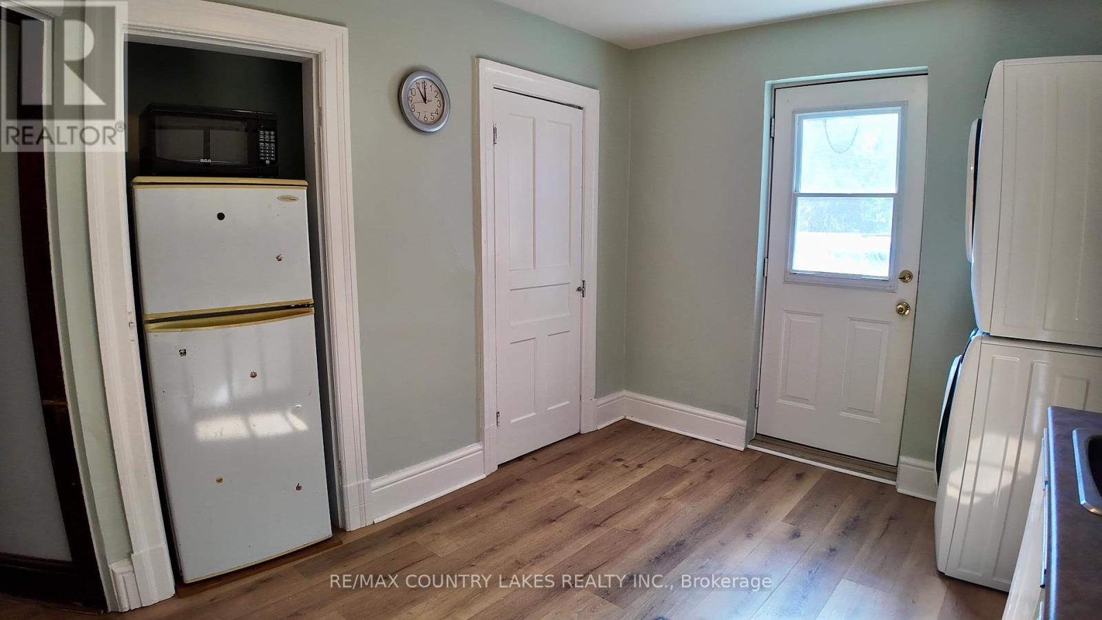 7 Melbourne Street E, Kawartha Lakes (Lindsay), Ontario  K9V 1X2 - Photo 9 - X12465470