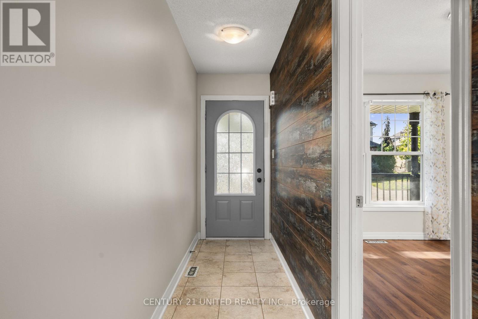 63 Fallingbrook Crescent, Kawartha Lakes (Lindsay), Ontario  K9V 0B3 - Photo 19 - X12465709