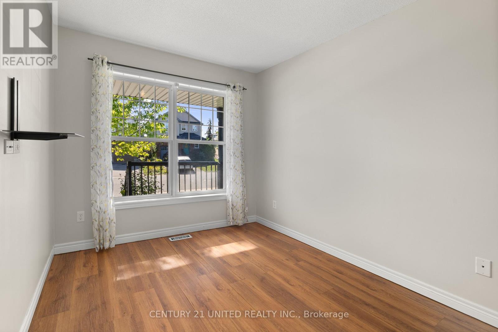 63 Fallingbrook Crescent, Kawartha Lakes (Lindsay), Ontario  K9V 0B3 - Photo 21 - X12465709