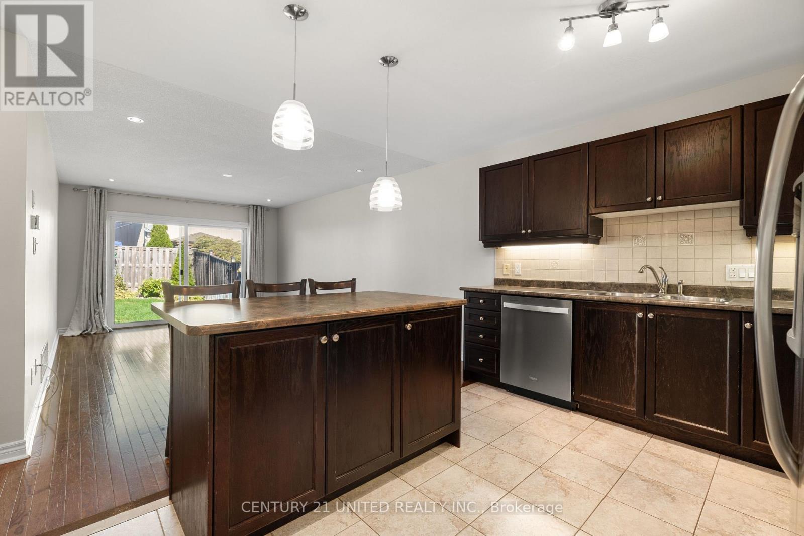 63 Fallingbrook Crescent, Kawartha Lakes (Lindsay), Ontario  K9V 0B3 - Photo 23 - X12465709