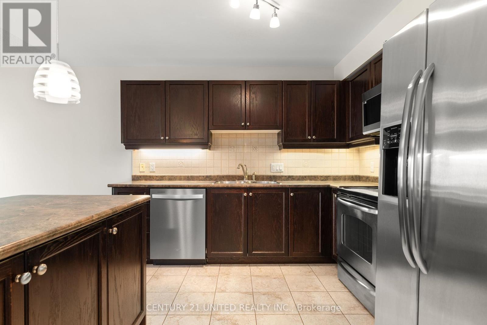 63 Fallingbrook Crescent, Kawartha Lakes (Lindsay), Ontario  K9V 0B3 - Photo 24 - X12465709