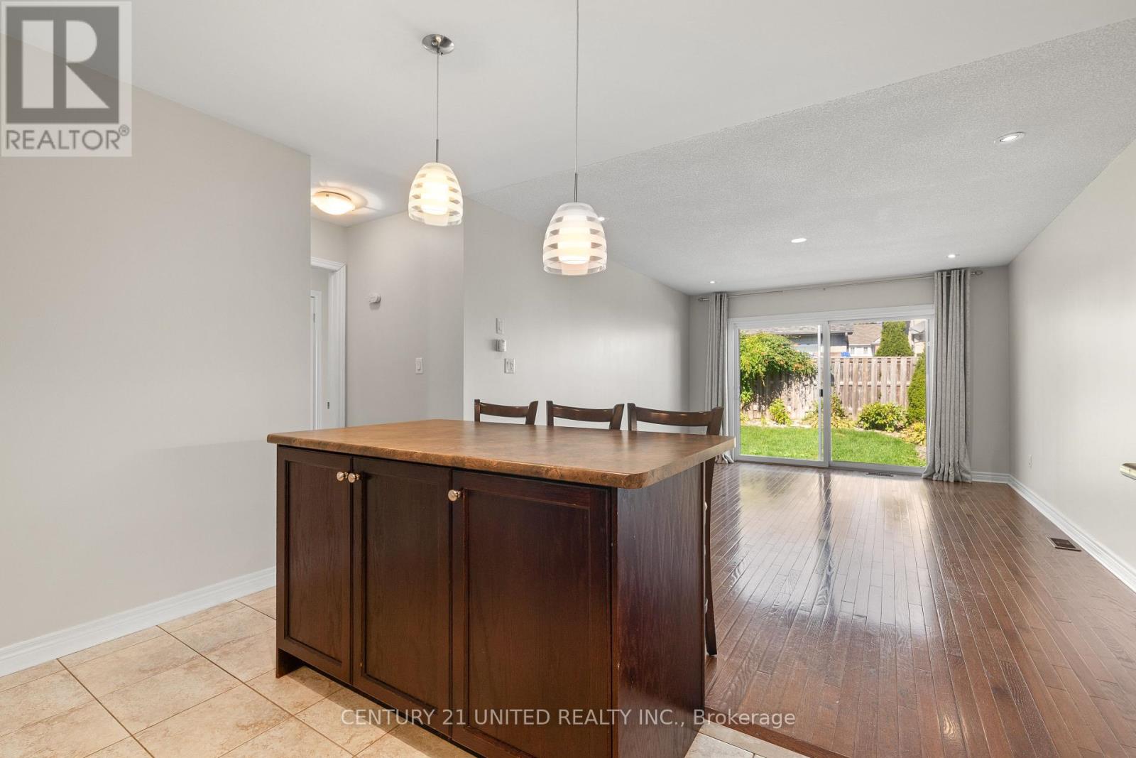 63 Fallingbrook Crescent, Kawartha Lakes (Lindsay), Ontario  K9V 0B3 - Photo 27 - X12465709