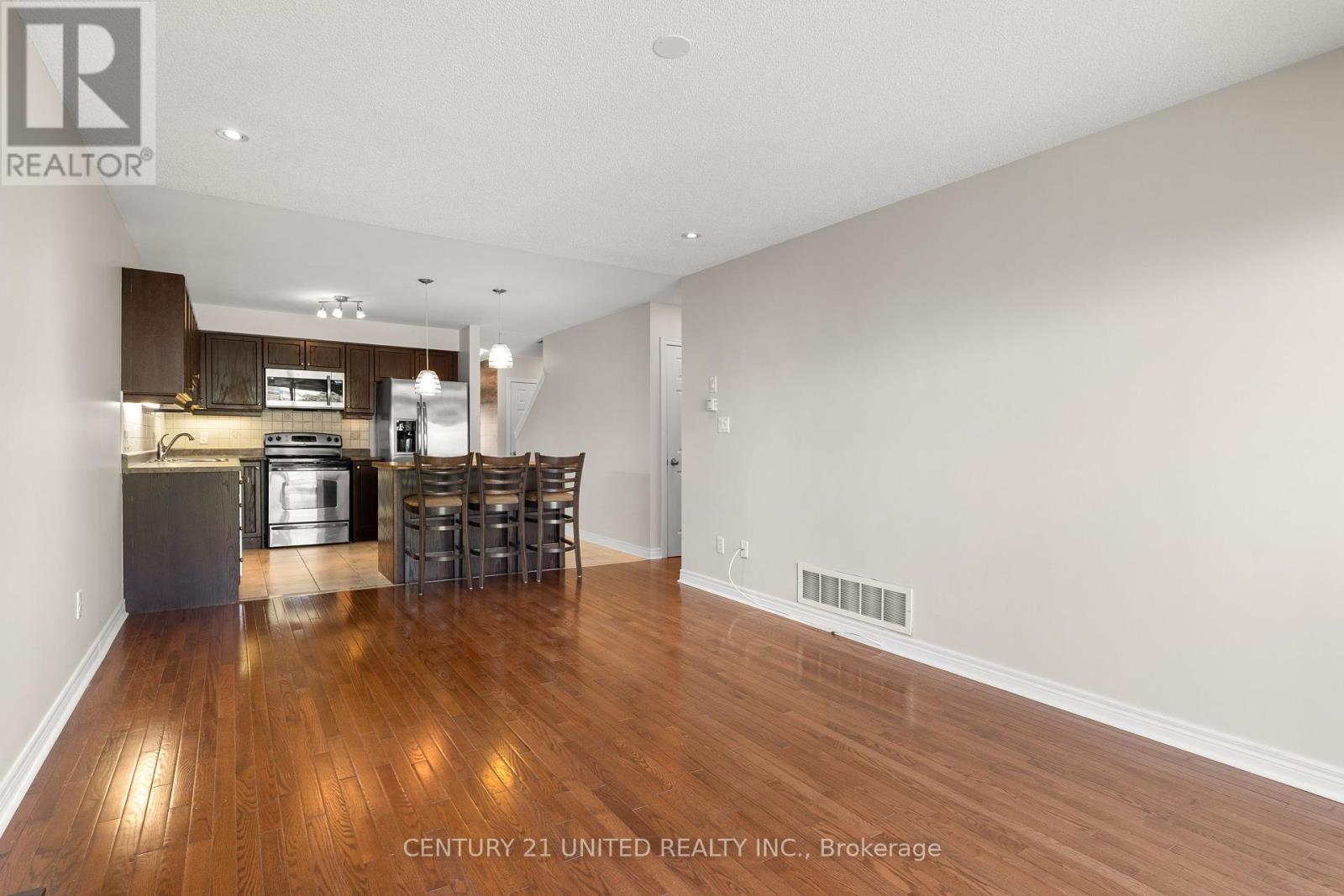 63 Fallingbrook Crescent, Kawartha Lakes (Lindsay), Ontario  K9V 0B3 - Photo 30 - X12465709