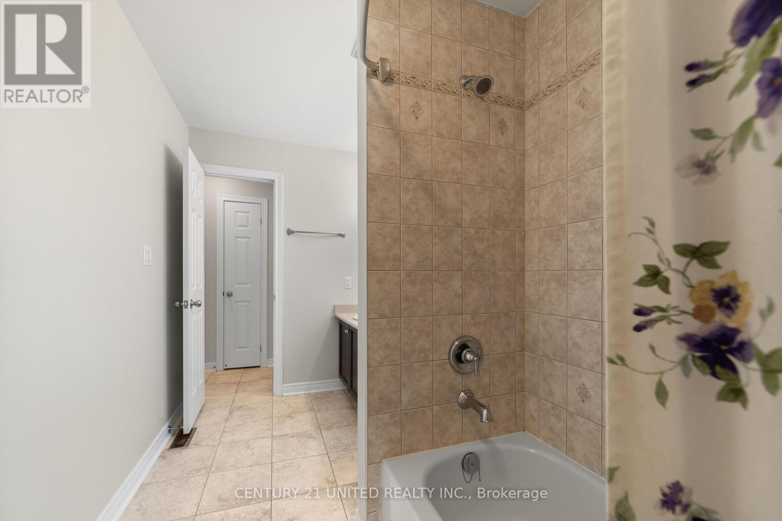 63 Fallingbrook Crescent, Kawartha Lakes (Lindsay), Ontario  K9V 0B3 - Photo 32 - X12465709