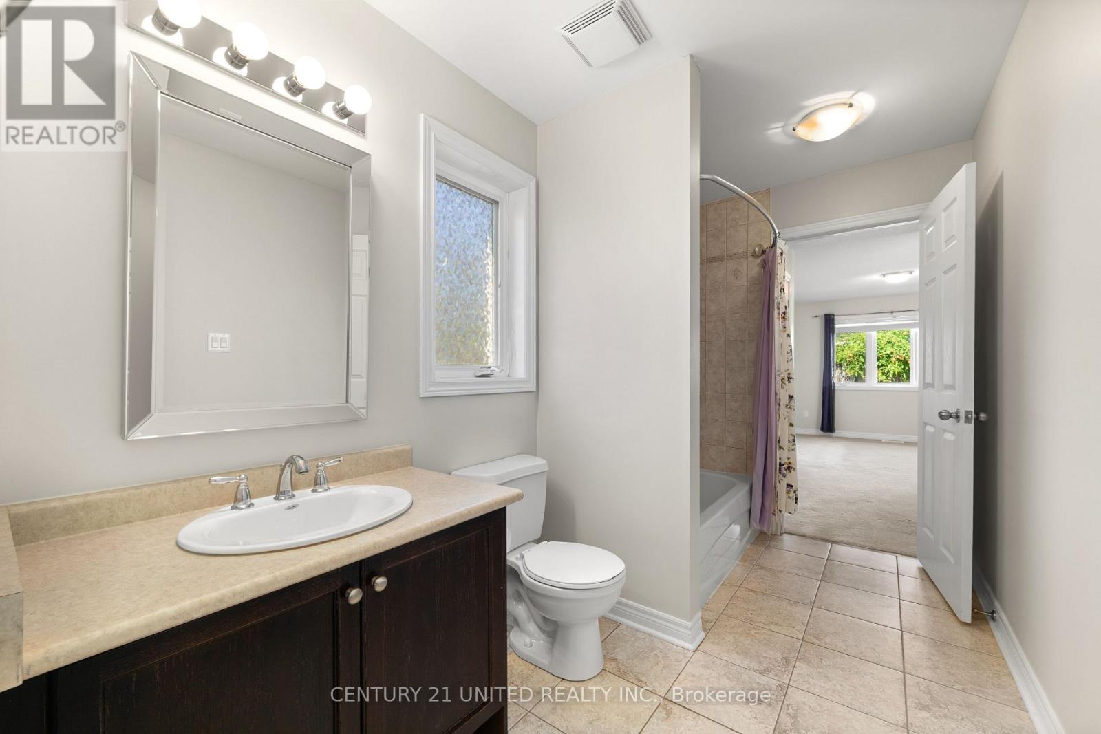 63 Fallingbrook Crescent, Kawartha Lakes (Lindsay), Ontario  K9V 0B3 - Photo 33 - X12465709