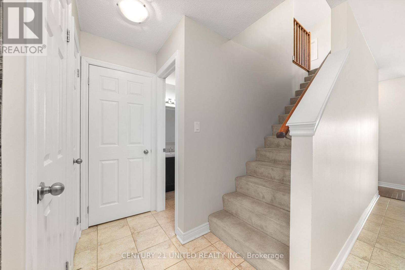 63 Fallingbrook Crescent, Kawartha Lakes (Lindsay), Ontario  K9V 0B3 - Photo 35 - X12465709