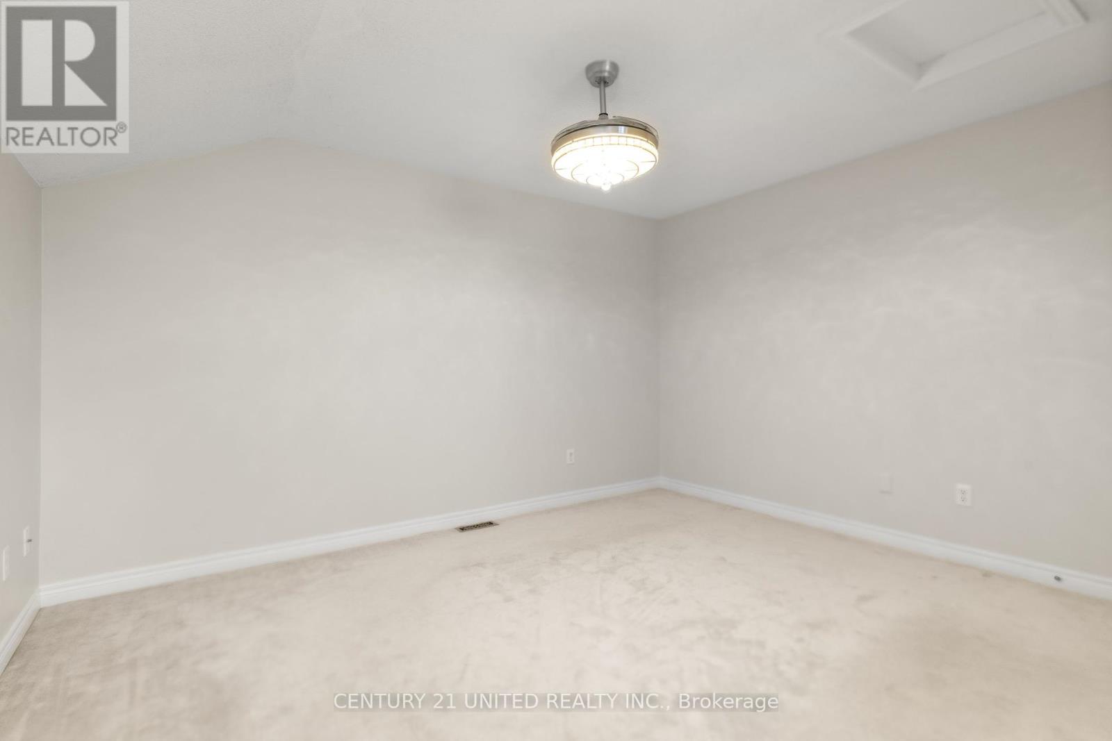 63 Fallingbrook Crescent, Kawartha Lakes (Lindsay), Ontario  K9V 0B3 - Photo 36 - X12465709