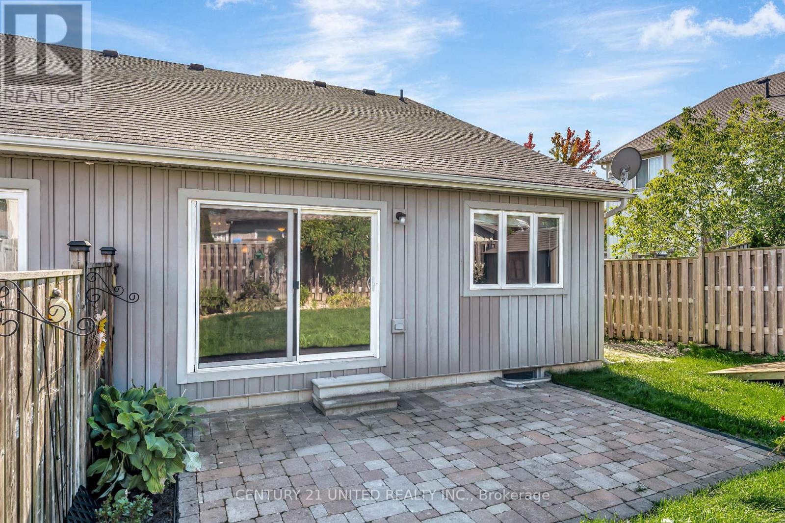 63 Fallingbrook Crescent, Kawartha Lakes (Lindsay), Ontario  K9V 0B3 - Photo 42 - X12465709