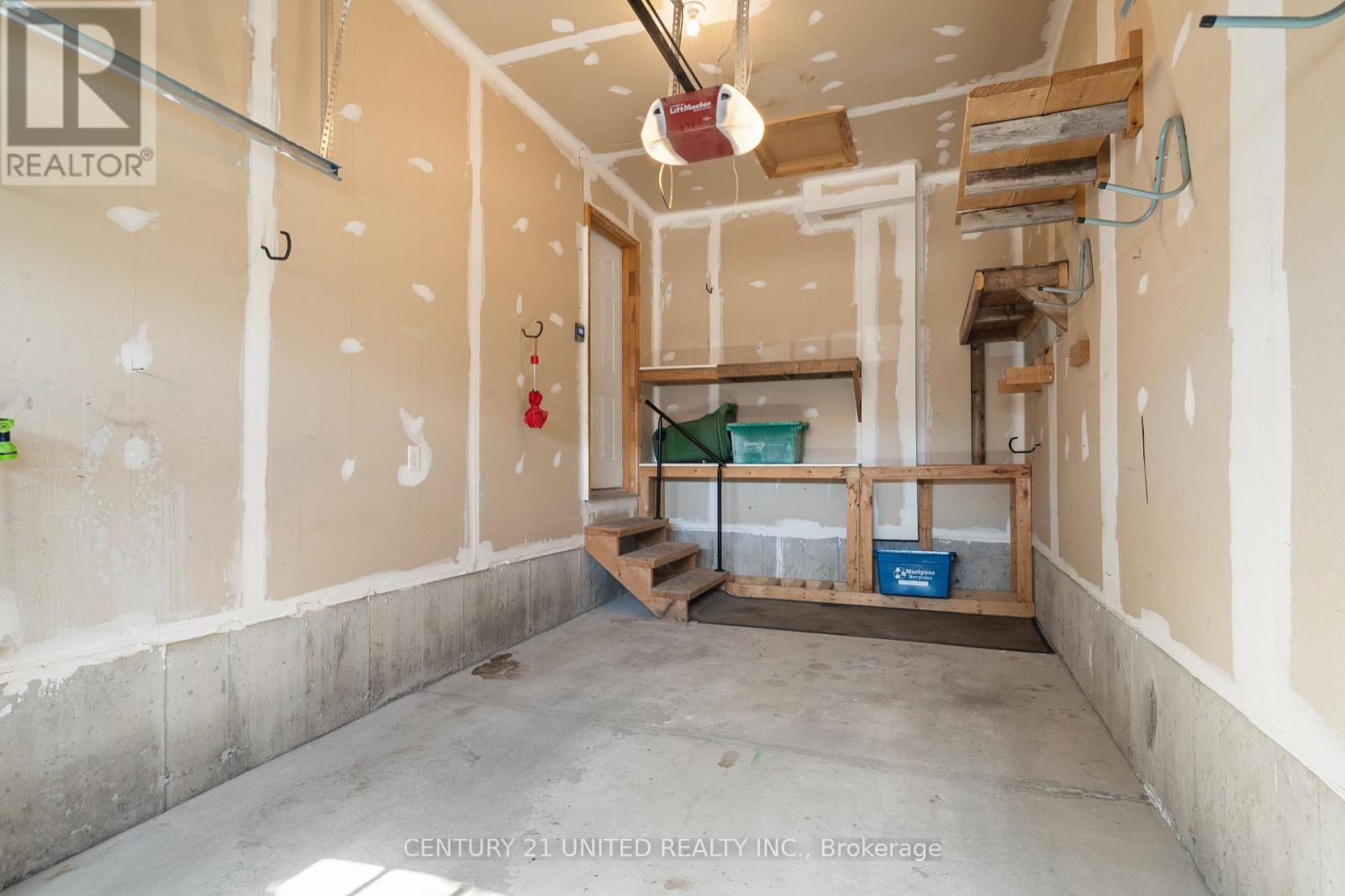 63 Fallingbrook Crescent, Kawartha Lakes (Lindsay), Ontario  K9V 0B3 - Photo 47 - X12465709