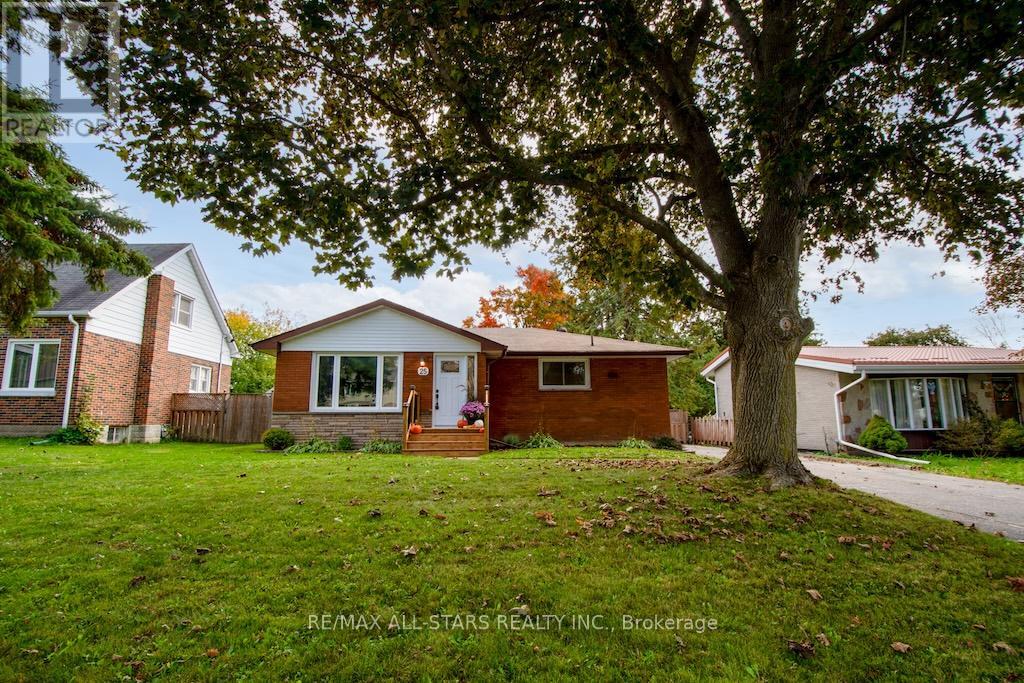 25 Maryknoll Avenue, Kawartha Lakes (Lindsay), Ontario  K9V 1A7 - Photo 1 - X12466084