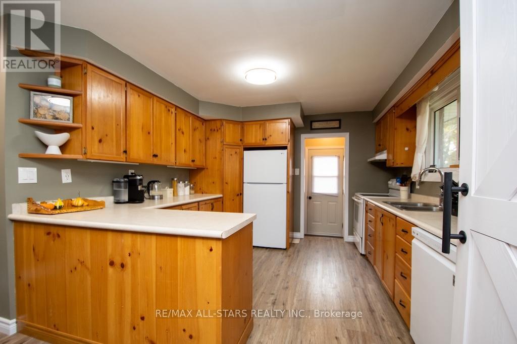 25 Maryknoll Avenue, Kawartha Lakes (Lindsay), Ontario  K9V 1A7 - Photo 10 - X12466084