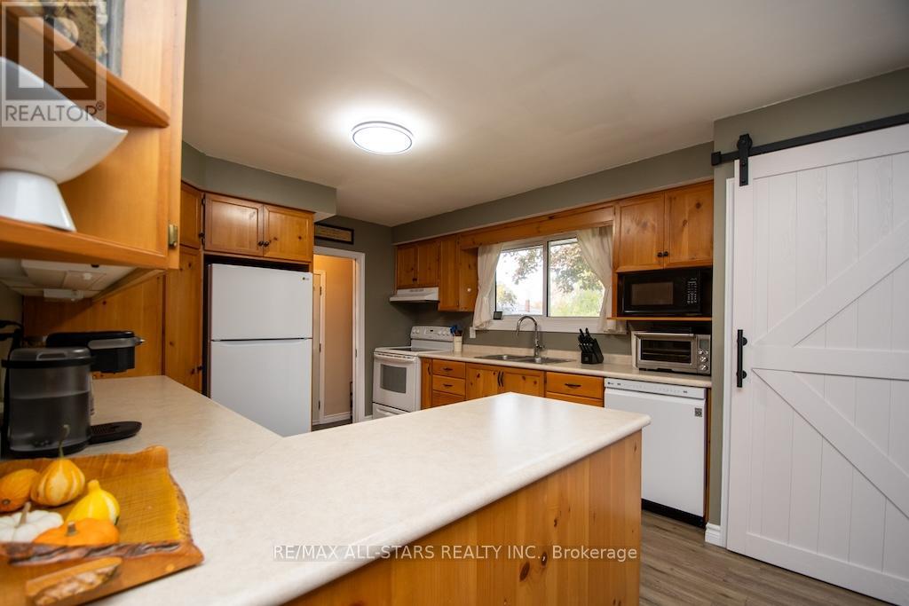 25 Maryknoll Avenue, Kawartha Lakes (Lindsay), Ontario  K9V 1A7 - Photo 11 - X12466084